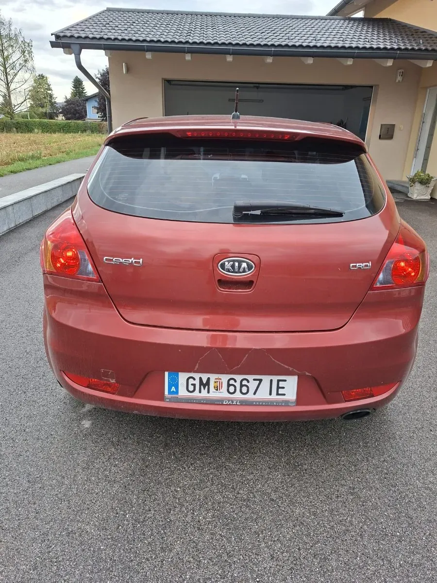 Kia Ceed 2010 photo 3