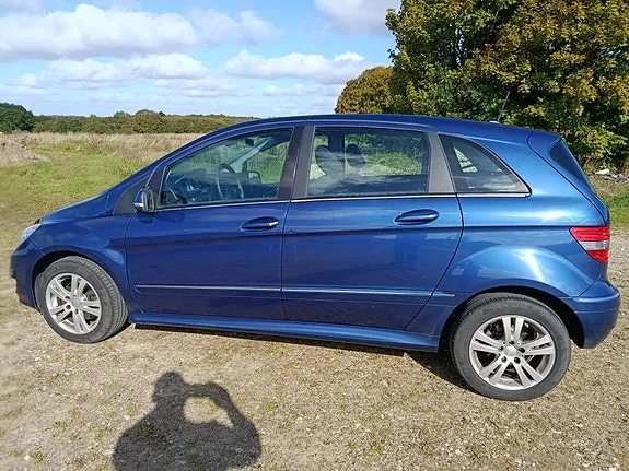 Mercedes-Benz B180 2011 photo 3