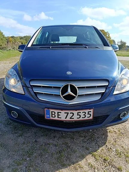 Mercedes-Benz B180 2011 photo 2
