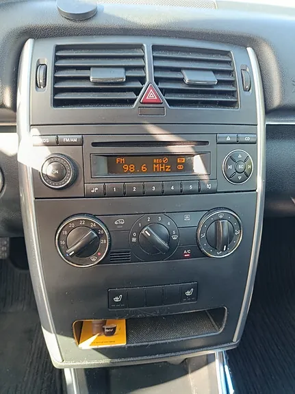 Mercedes-Benz B180 2011 photo 5
