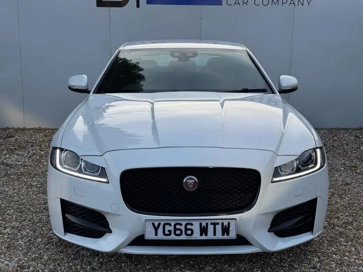 Jaguar Xf 2016 photo 3