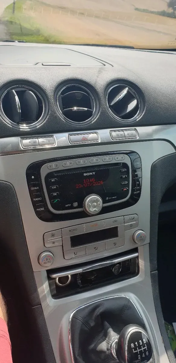 Ford Galaxy 2010 photo 3