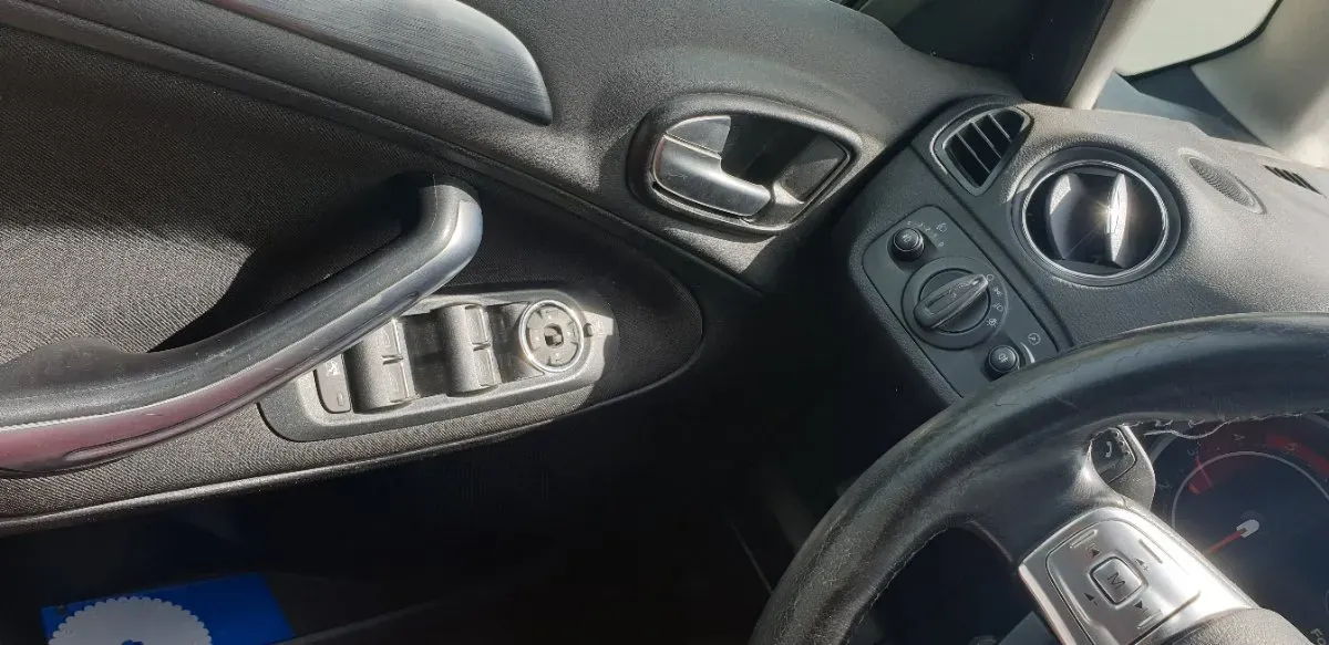 Ford Galaxy 2010 photo 2