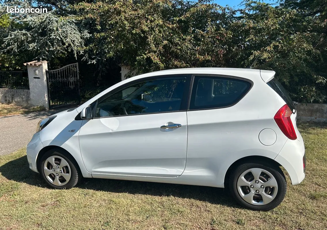 Kia Picanto 2012 photo 2