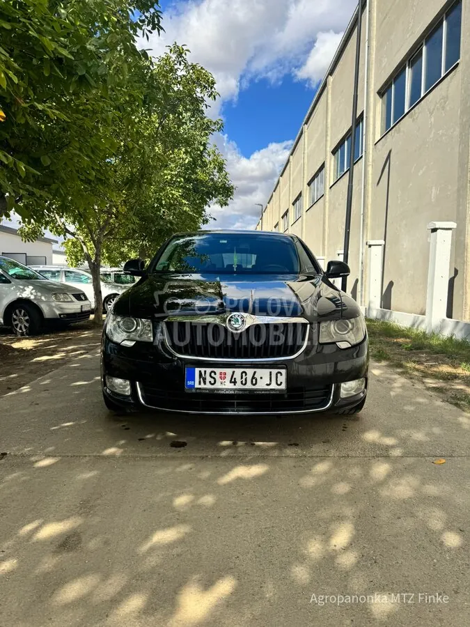 Skoda Superb 2012 photo 5