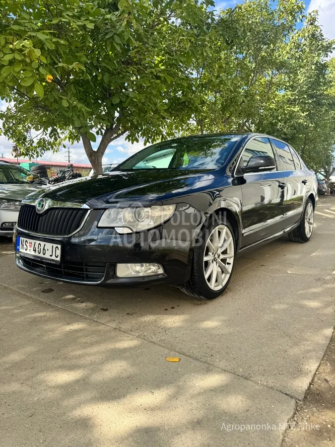 Skoda Superb 2012 photo 4