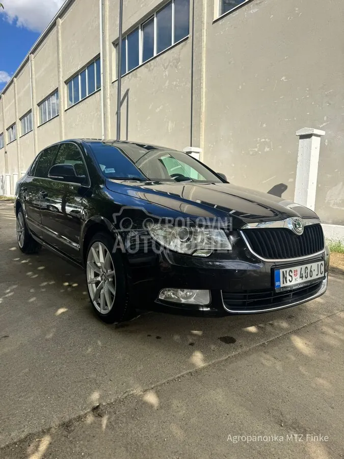 Skoda Superb 2012 photo 3