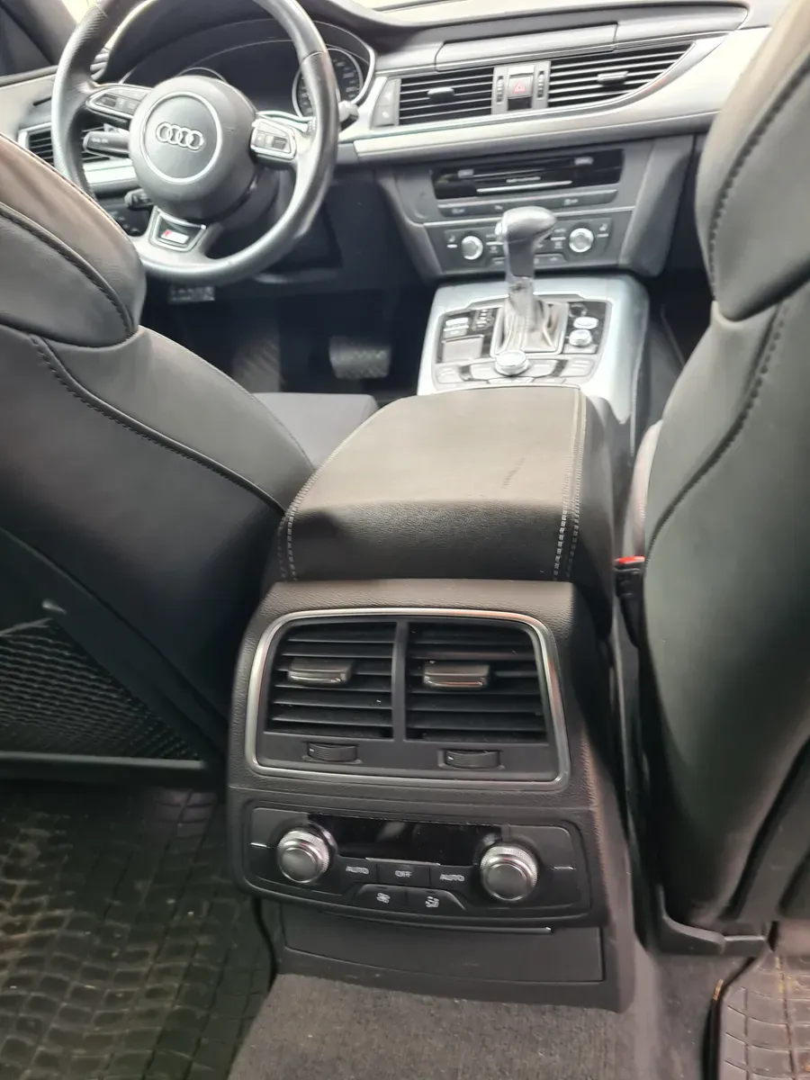 Audi A6 Avant 2012 photo 3