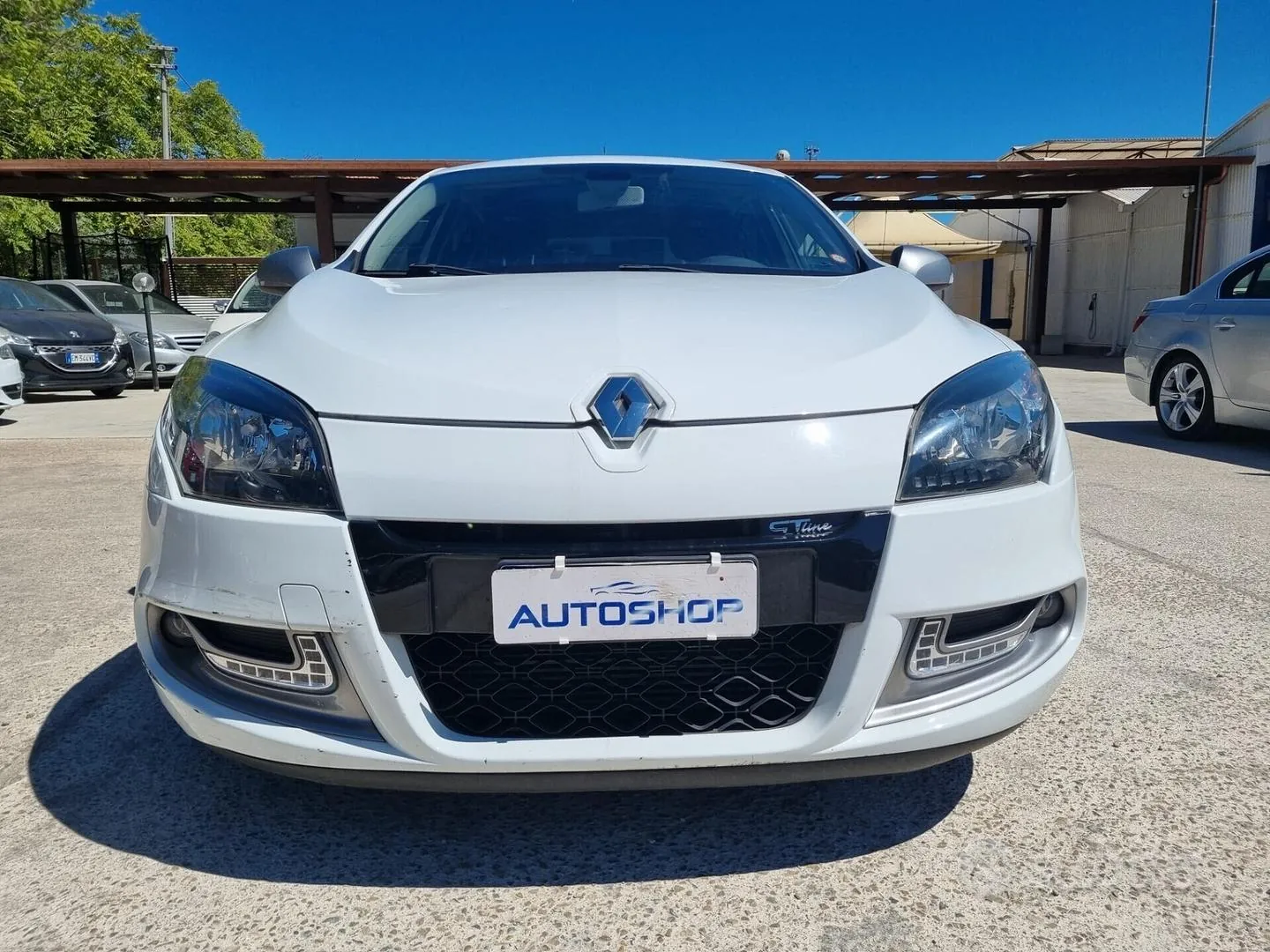 Renault Megane 2012 photo 2