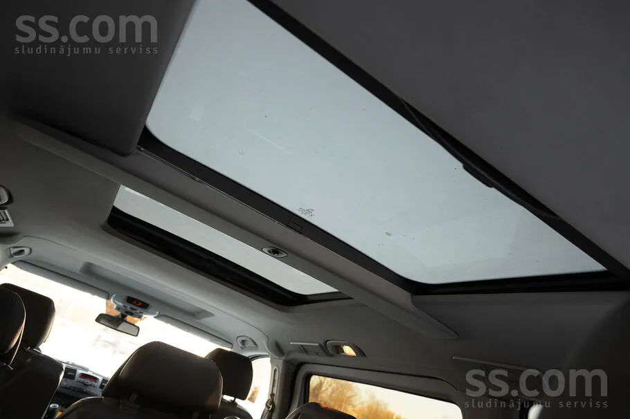 Mercedes-Benz Viano 2012 photo 2