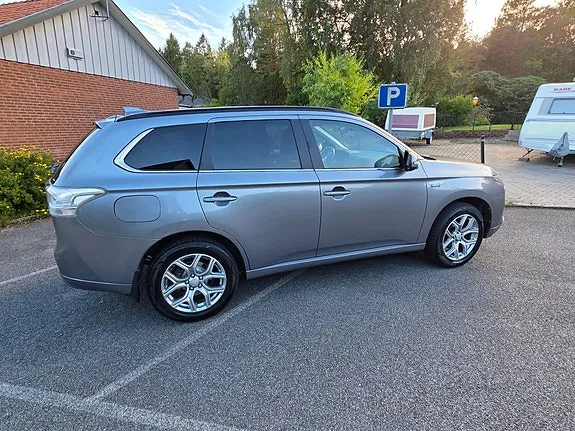 Mitsubishi Outlander 2014 photo 2