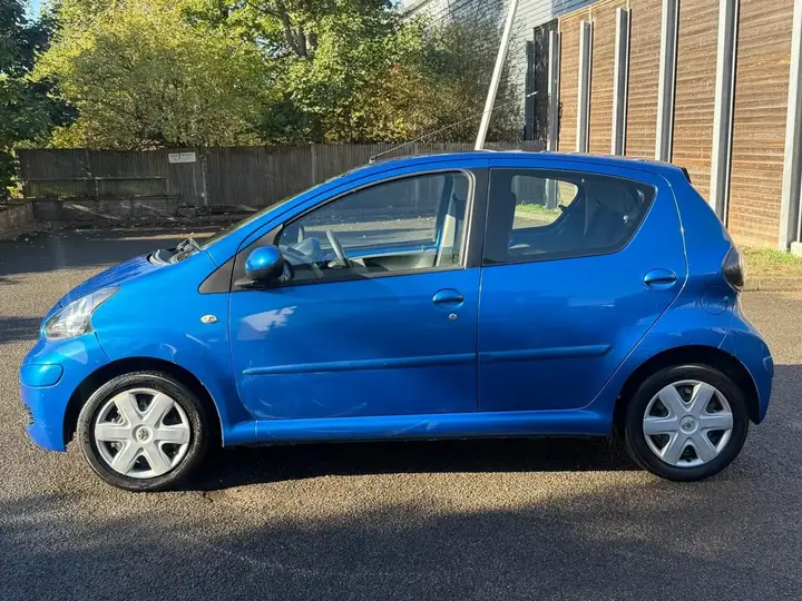 Toyota Aygo 2010 photo 2