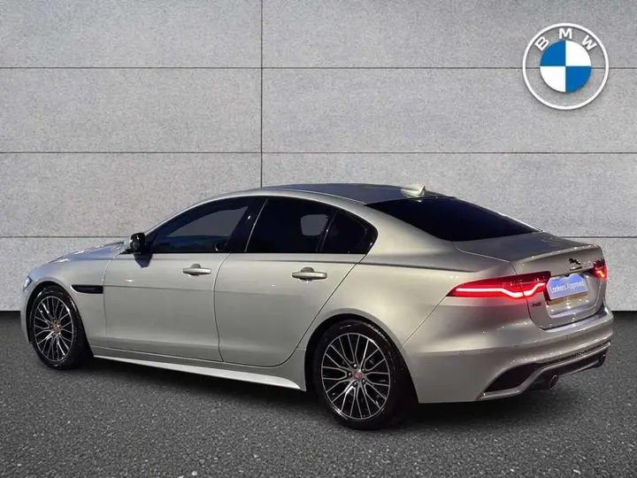 Jaguar Xe 2021 photo 4