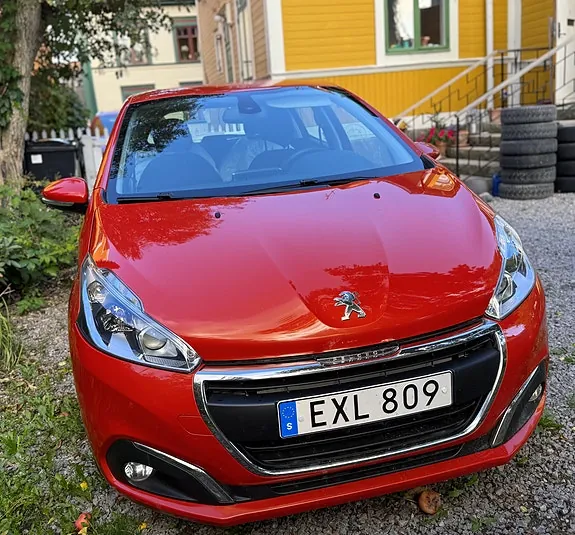 Peugeot 208 2015 photo 2