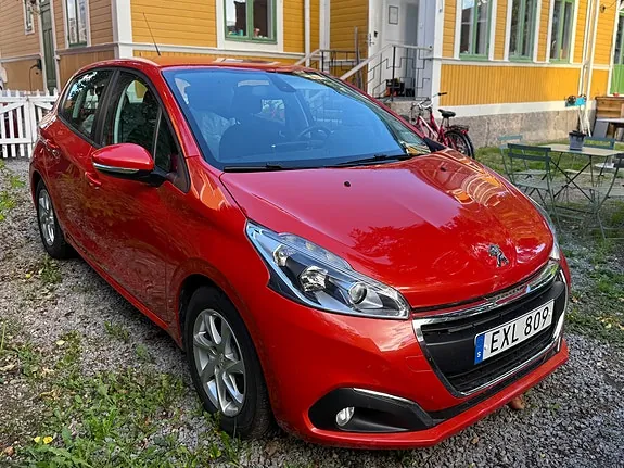 Peugeot 208 2015 photo 3