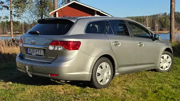 Toyota Avensis 2014 photo 2