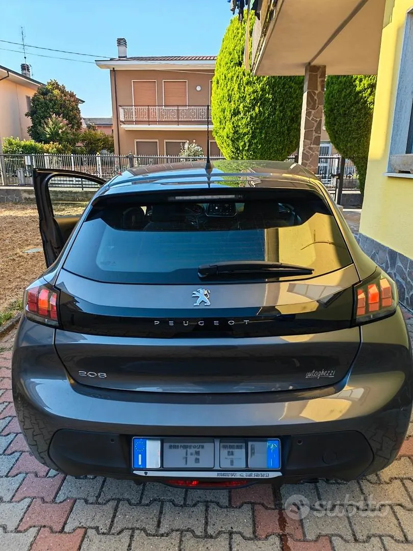 Peugeot 208 2022 photo 2