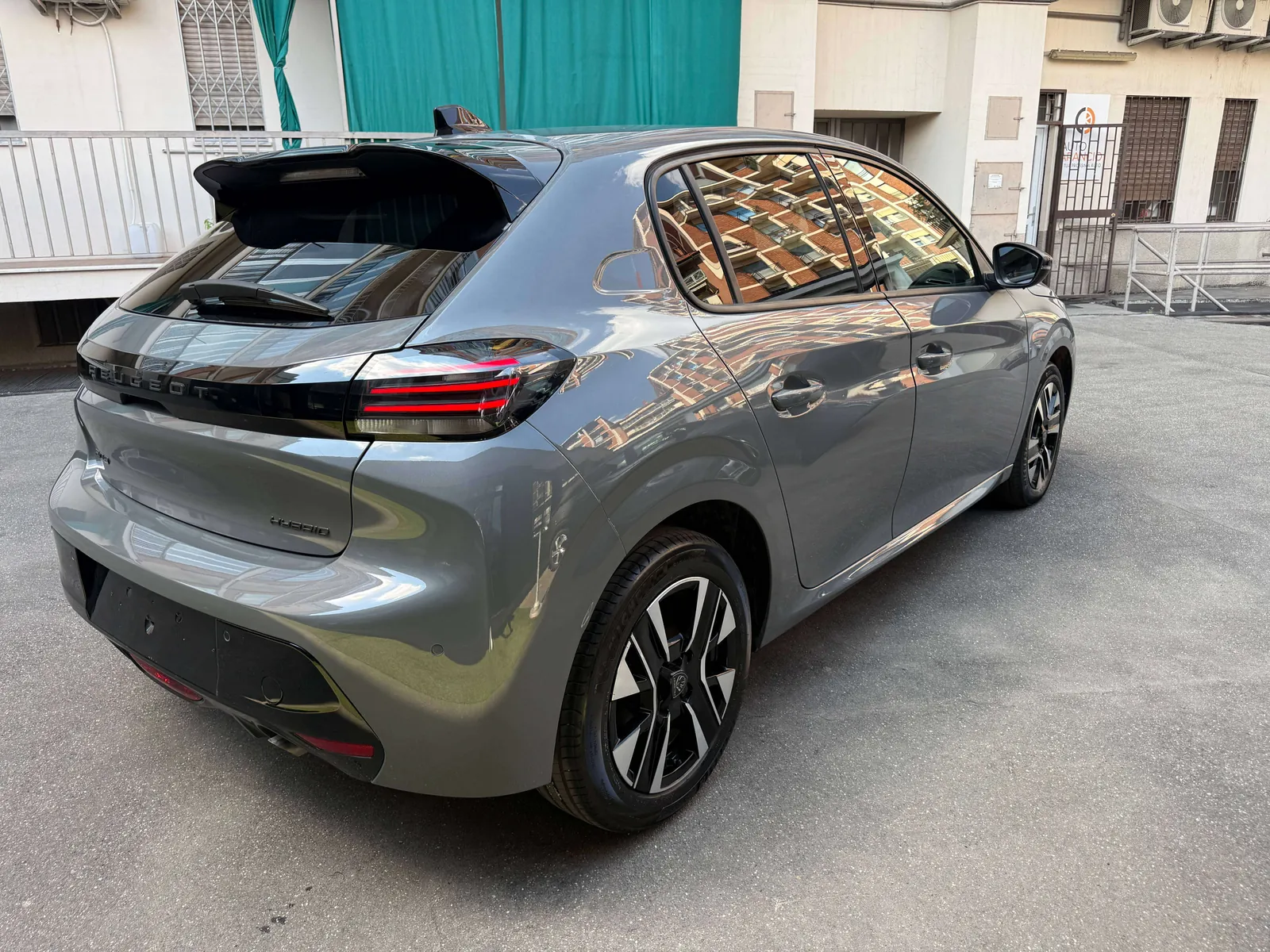 Peugeot 208 2024 photo 4