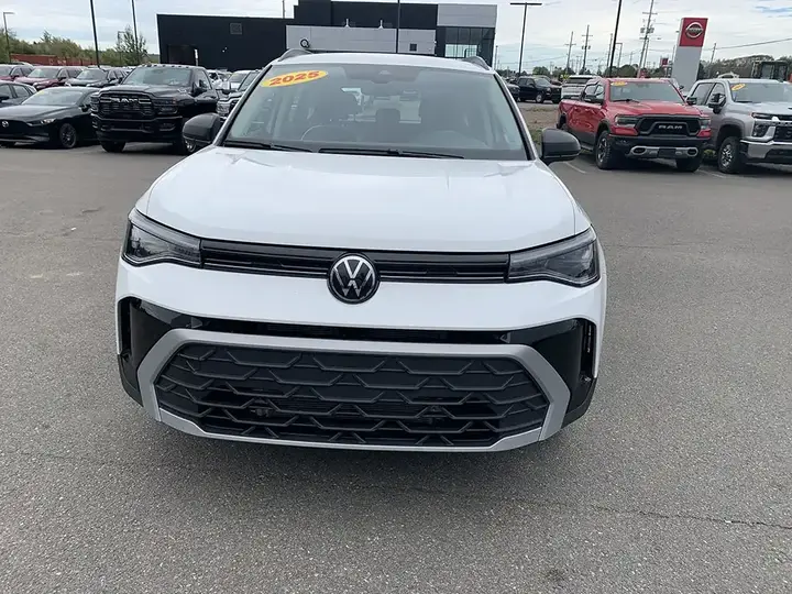Volkswagen Taos 2025 photo 2