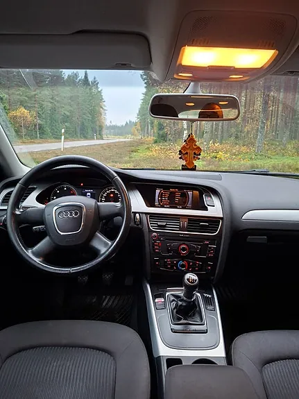 Audi A4 2010 photo 5