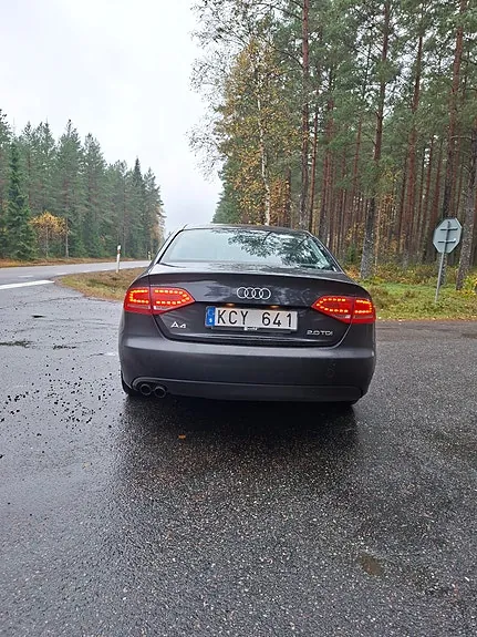 Audi A4 2010 photo 2