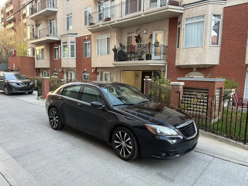 Chrysler 200