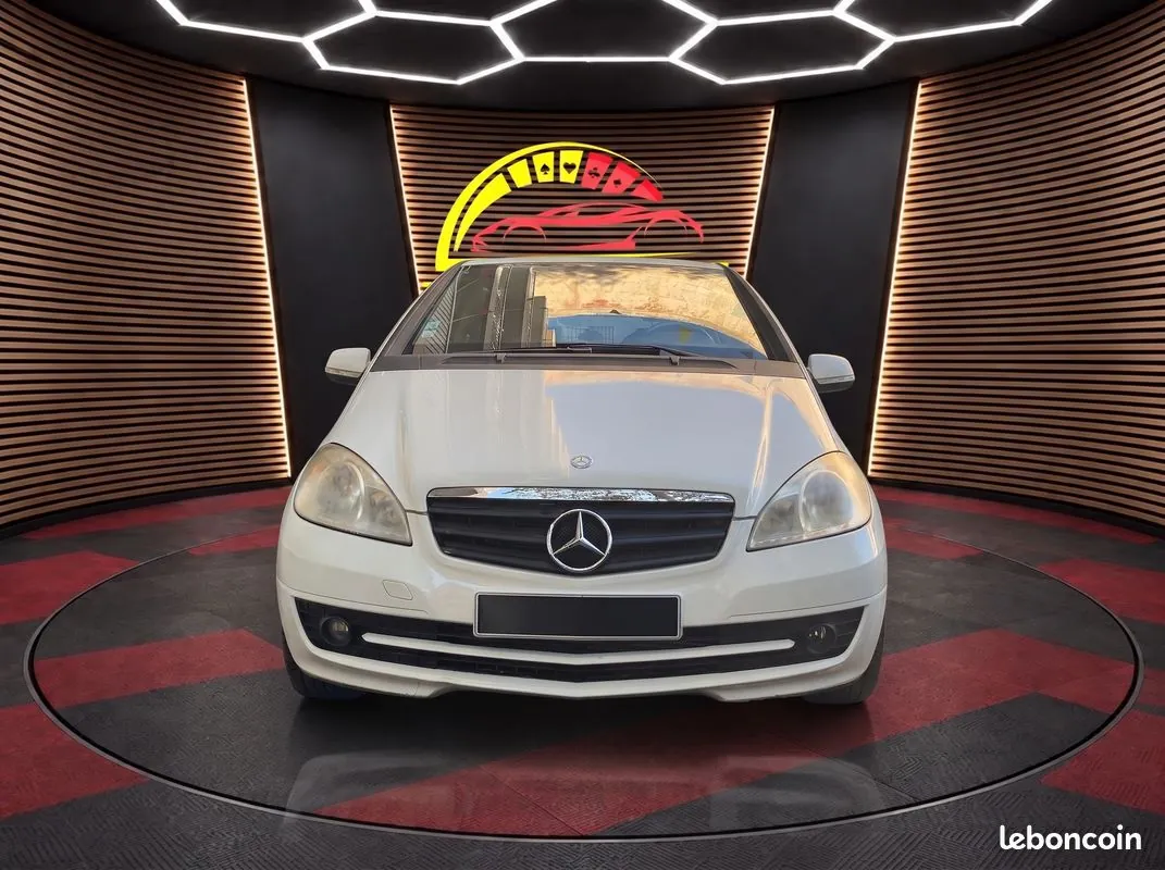 Mercedes-Benz A-Class 2010 photo 2