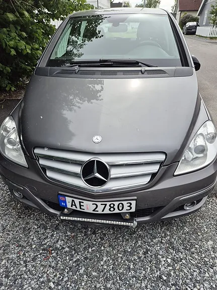 Mercedes-Benz B180