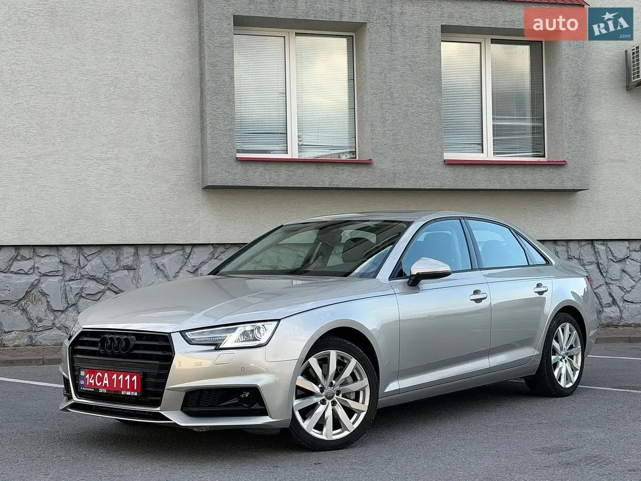 Audi A4 2018 photo 2