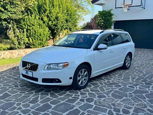 Volvo V70 2010 photo 3