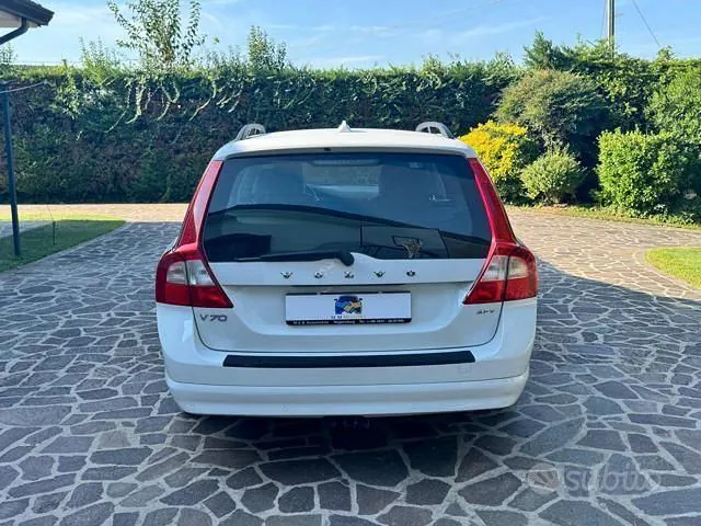 Volvo V70 2010 photo 4