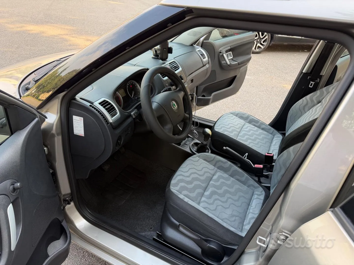 Skoda Fabia 2008 photo 5