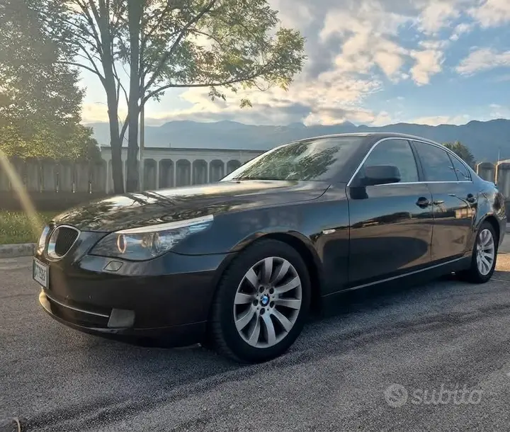 BMW 5 Series 2009 photo 2