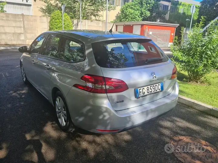 Peugeot 308 2017 photo 2