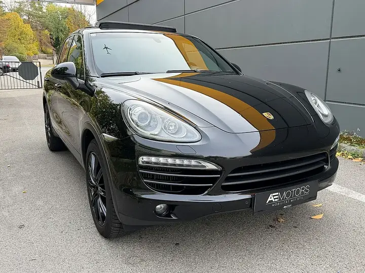 Porsche Cayenne 2011 photo 2