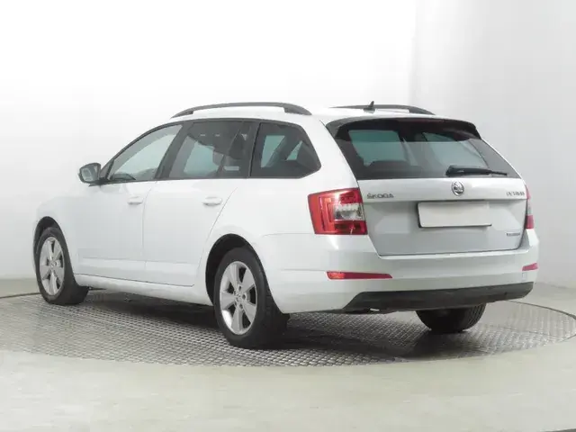 Skoda Octavia Combi 2014 photo 3