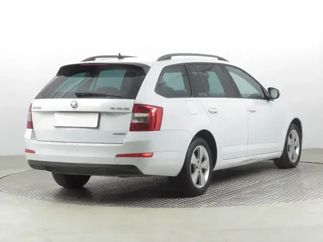 Skoda Octavia Combi 2014 photo 4