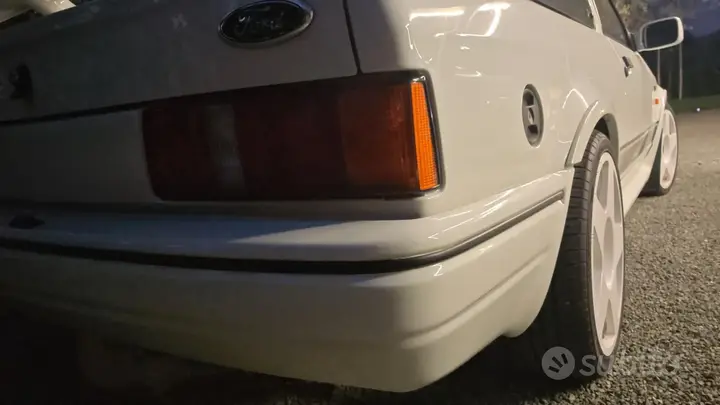 Ford Escort 1988 photo 2