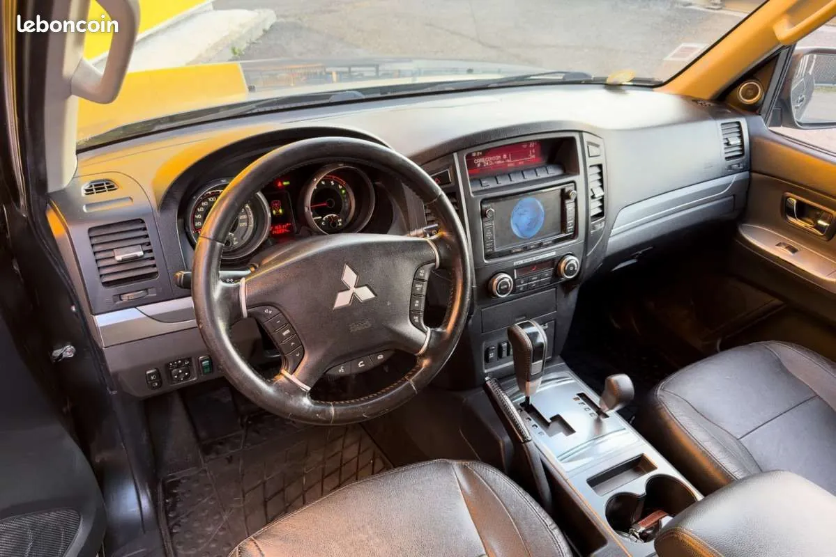 Mitsubishi Pajero 2013 photo 3
