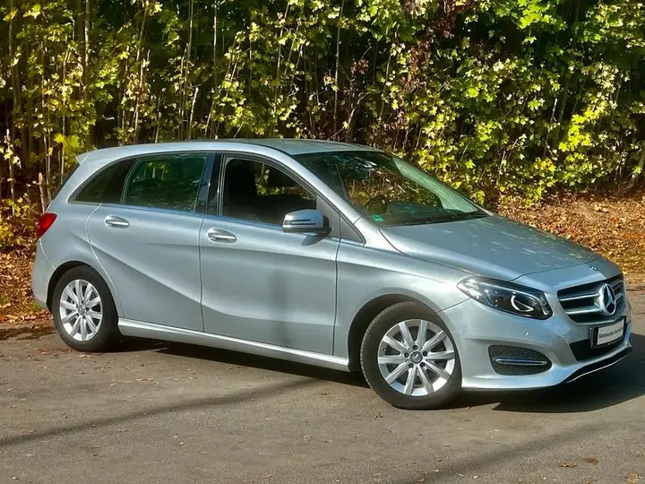 Mercedes-Benz B180