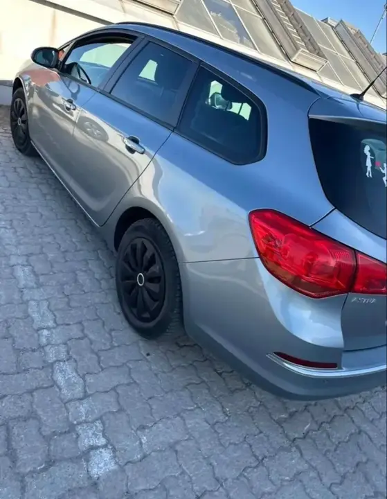 Opel Astra 2013 photo 2