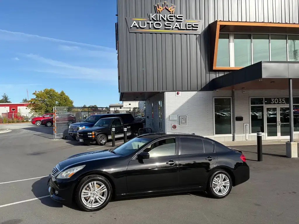 Infiniti G37 2012 photo 3