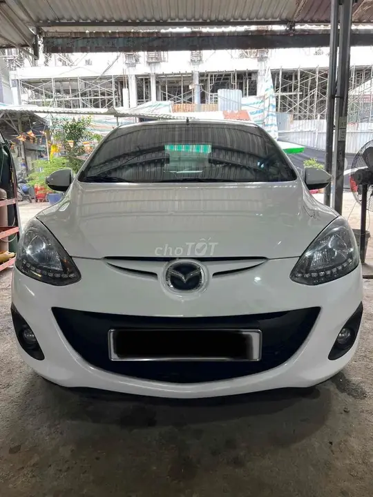Mazda 2 2014 photo 3