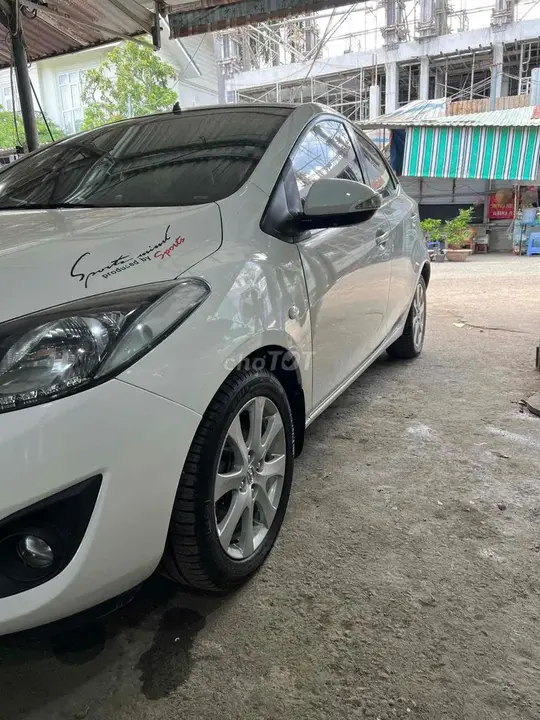 Mazda 2 2014 photo 2