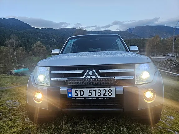 Mitsubishi Pajero 2010 photo 5