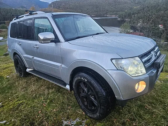 Mitsubishi Pajero 2010 photo 3