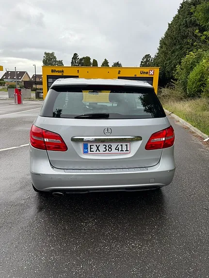 Mercedes-Benz B180 D 2012 photo 2