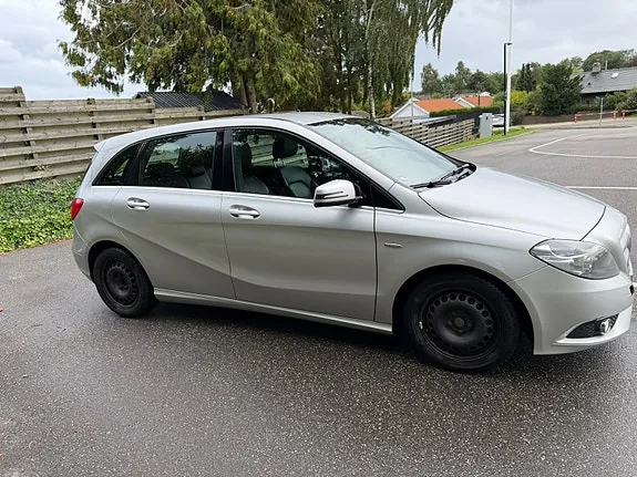 Mercedes-Benz B180 D 2012 photo 4