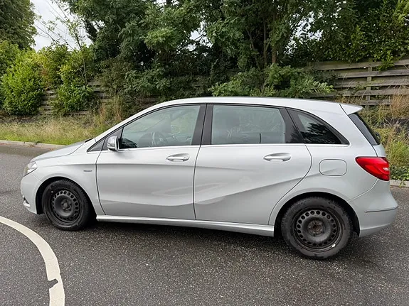 Mercedes-Benz B180 D 2012 photo 3