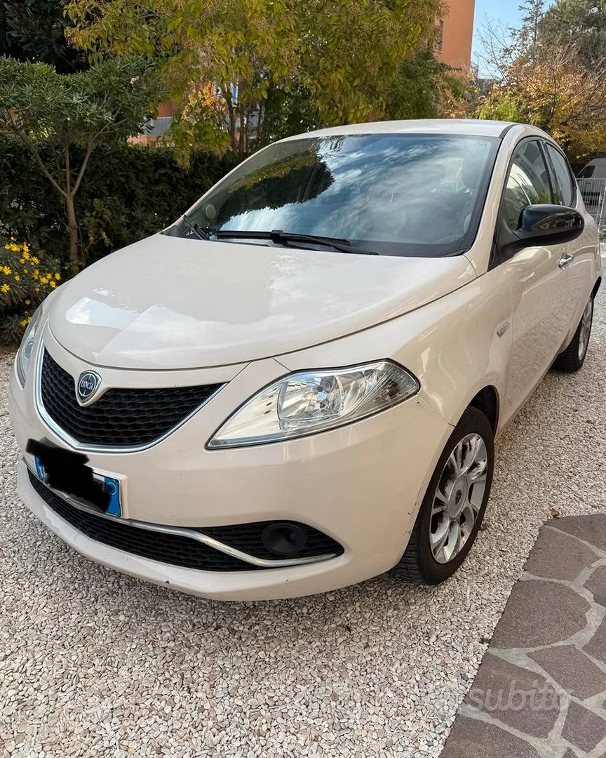 Lancia Ypsilon